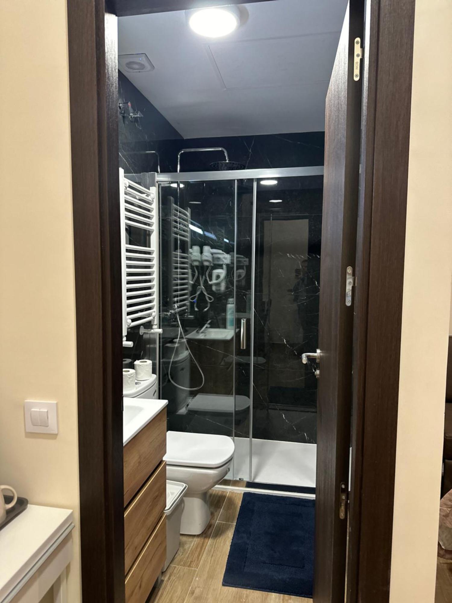 Hostal “ Infantas” Madrid Kültér fotó