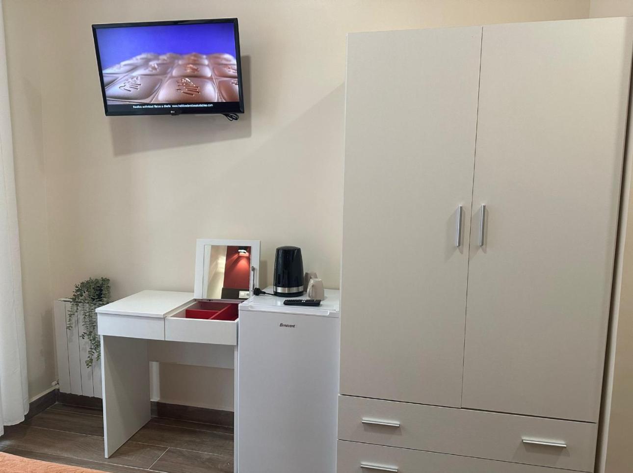 Hostal “ Infantas” Madrid Kültér fotó