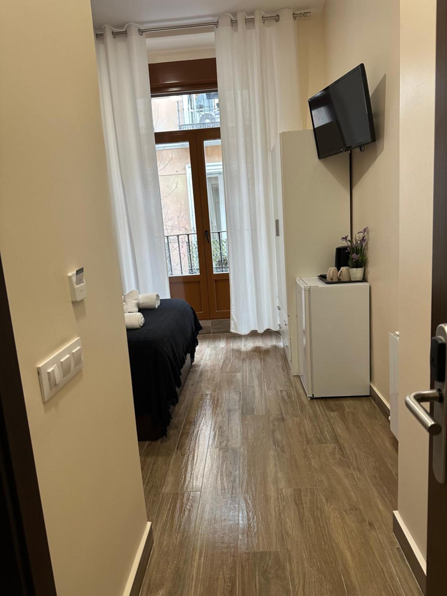 Hostal “ Infantas” Madrid Kültér fotó
